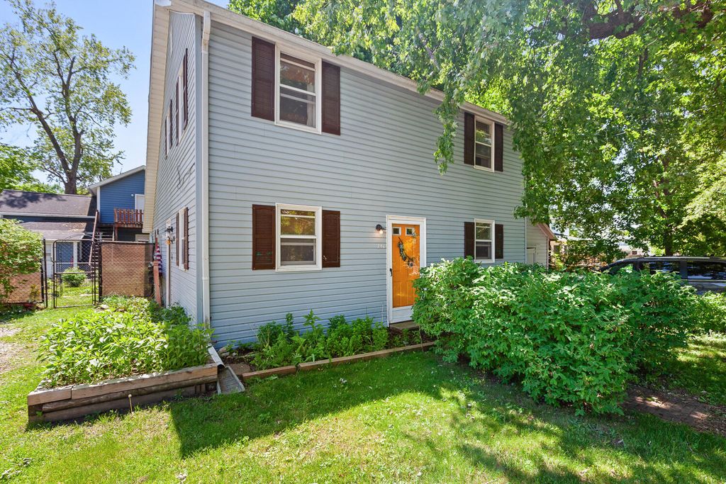 246 Washington Street, Clinton village