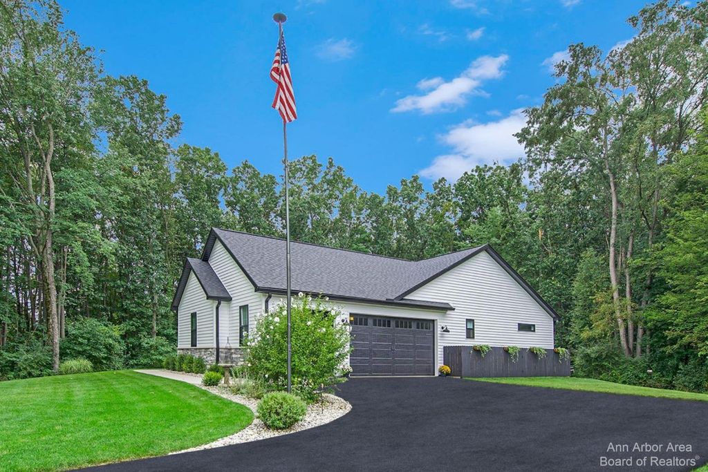 1970 Bridgets Way, Unadilla township