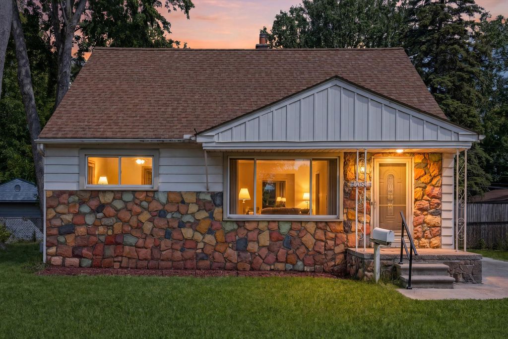 28836 Marquette Street, Garden City city