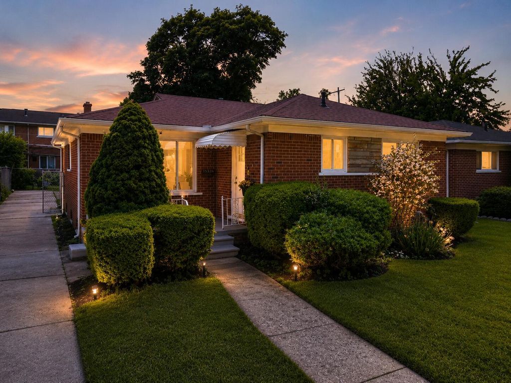 15241 Pearson Street, Oak Park city
