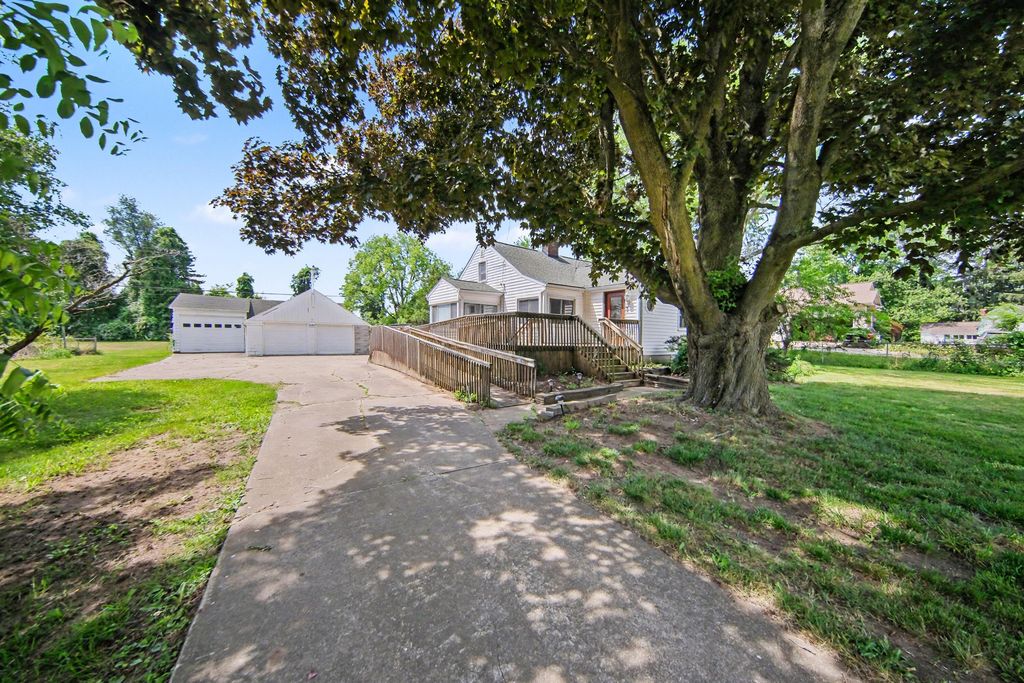 9100 Willis Road, Augusta charter township