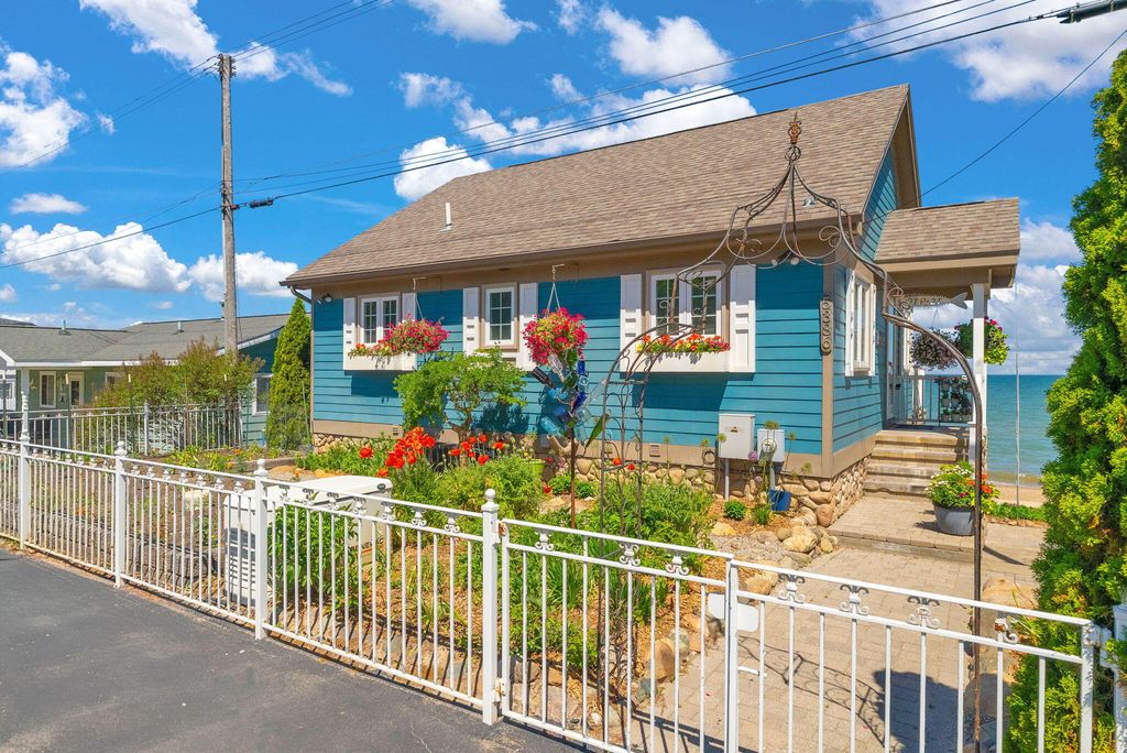 5386 Port Austin Road, Caseville city