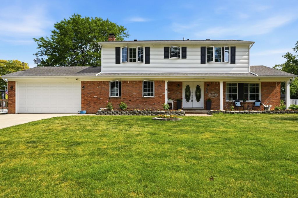 1888 Squaw Lagoon Drive, Oxford charter township