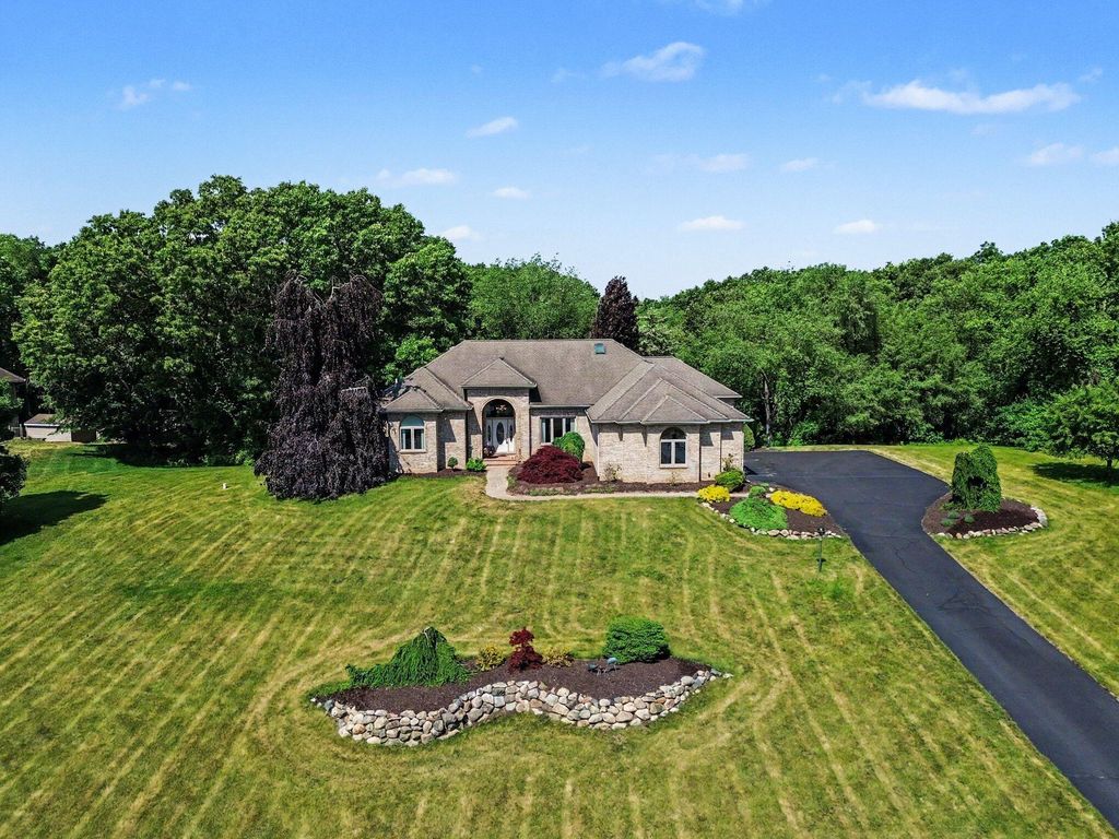 888 Ridge Road, Sylvan township