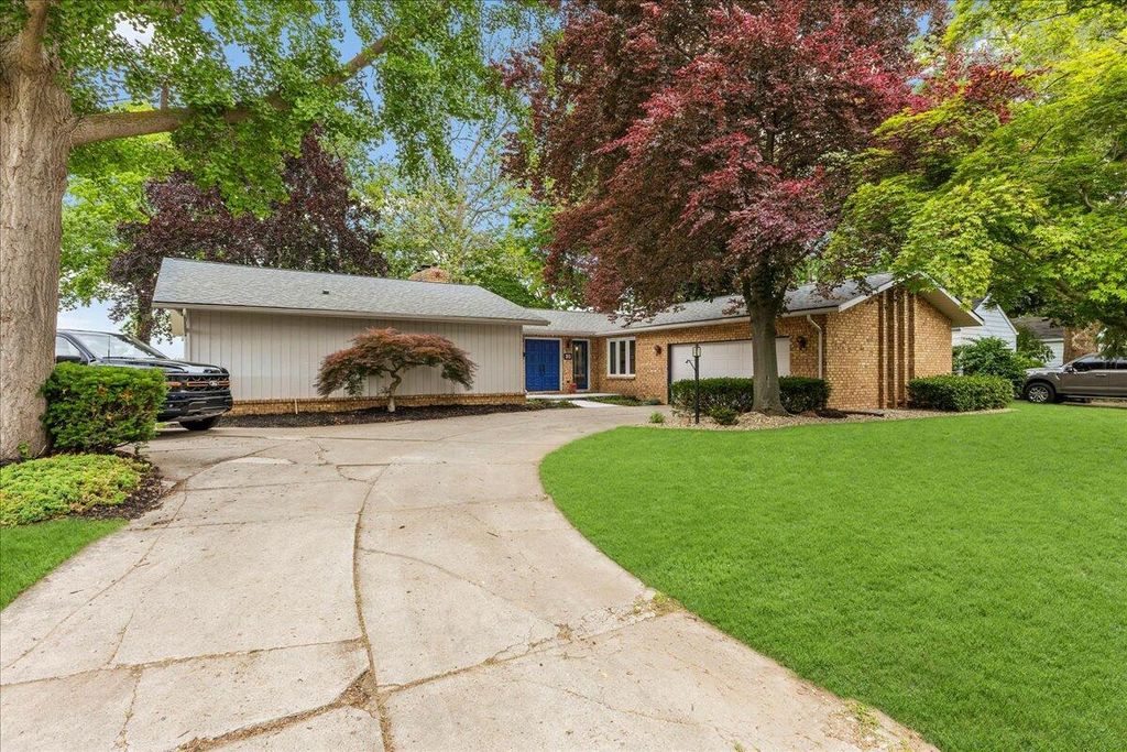 303 E Huron River Drive, Belleville