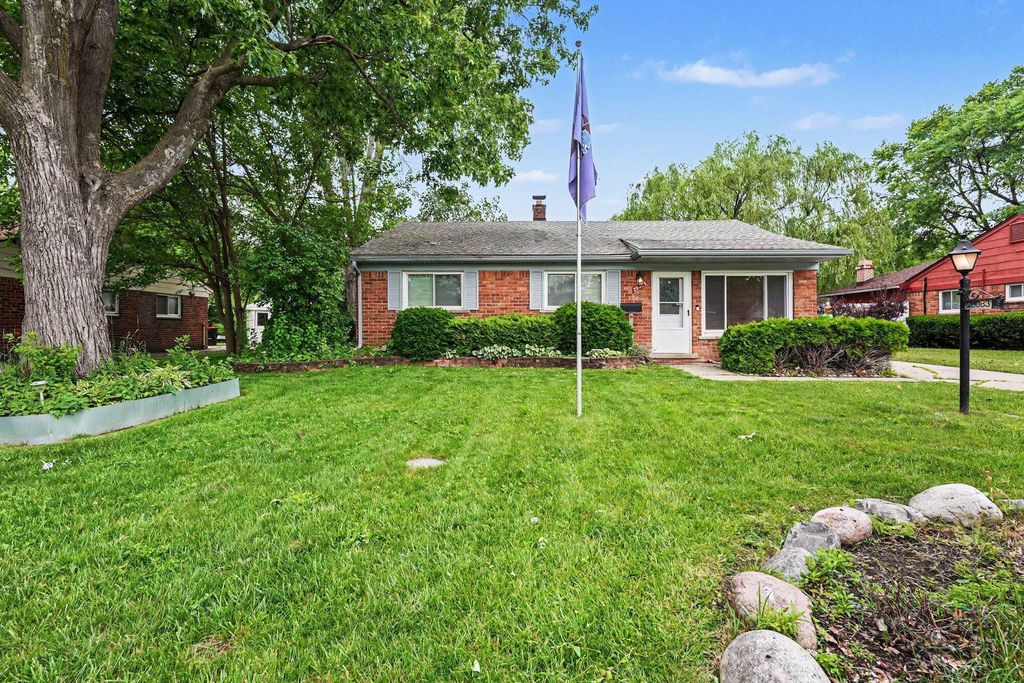 28083 Stuart Avenue, Southfield city