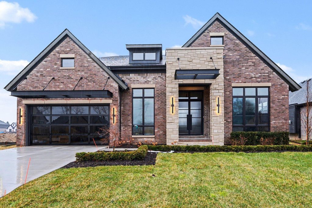 57572 Meadowridge Drive, Washington township