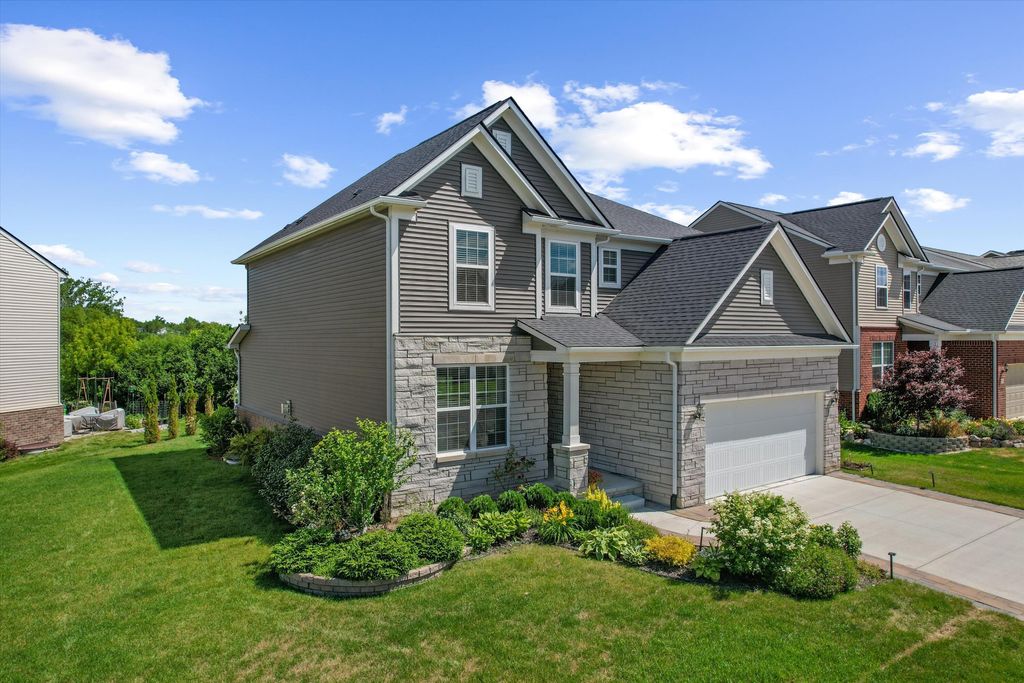 847 Groveland Circle, Pittsfield charter township