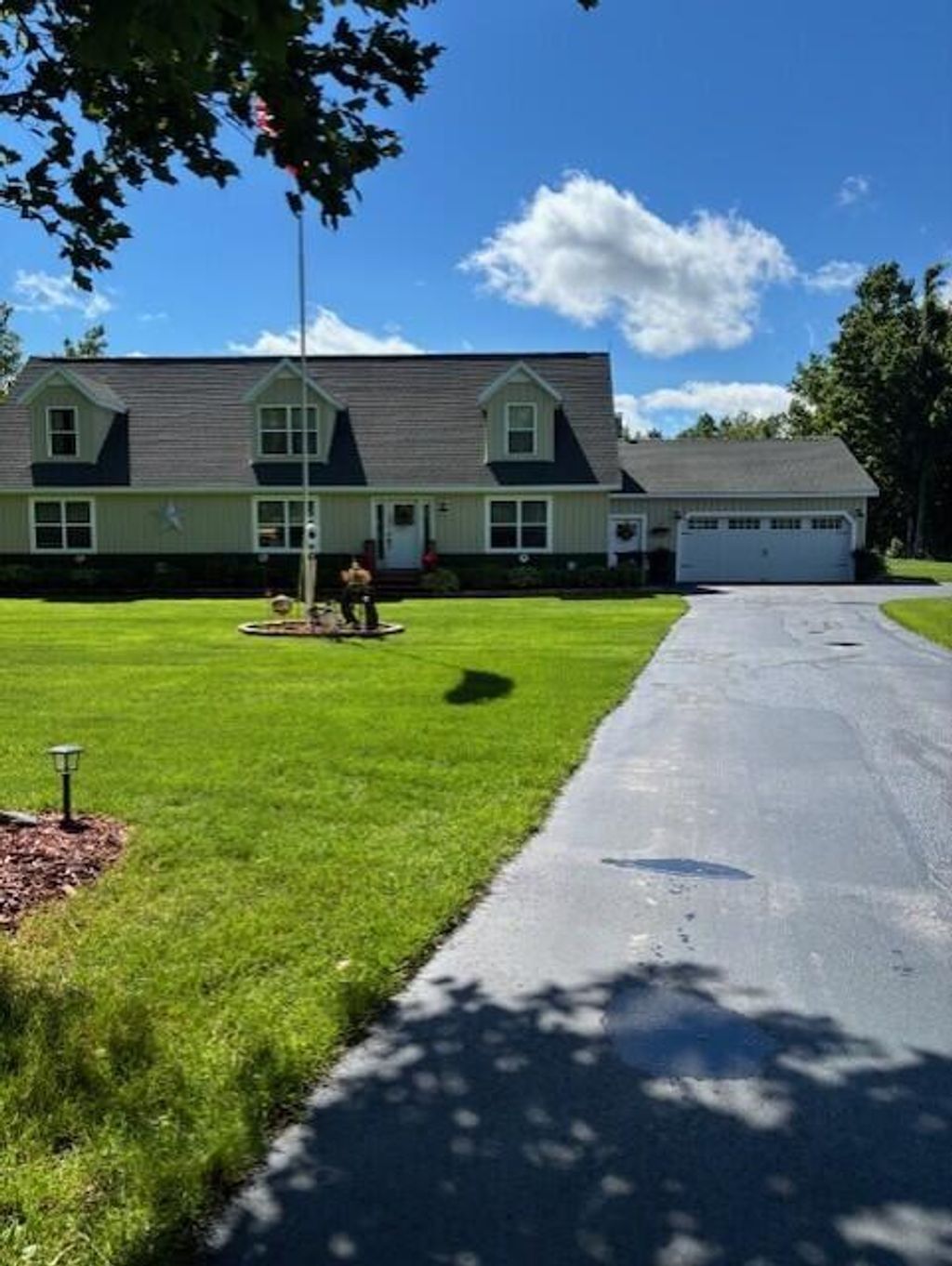 1976 Estelle Road, Hayes township