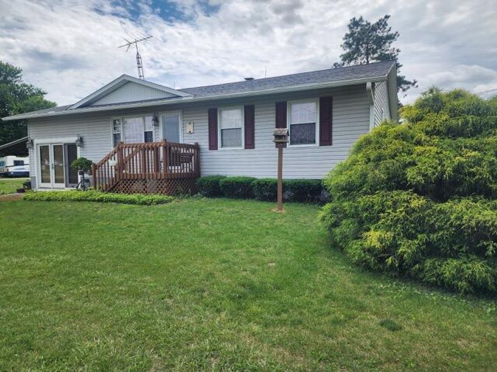 8083 Brown Road, Seneca township
