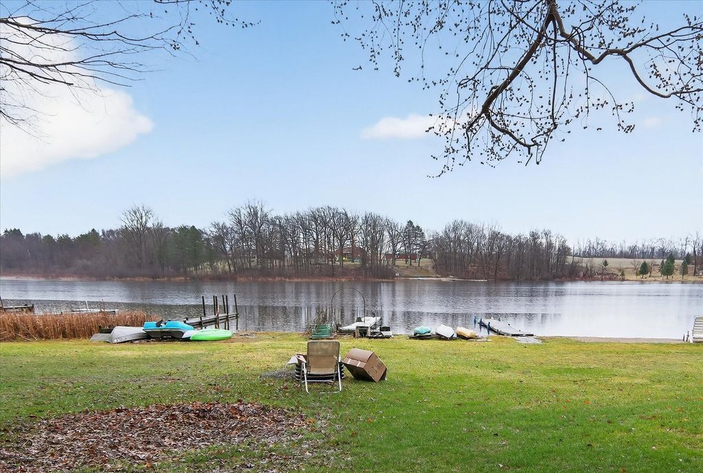 9621 Lakeview Drive, Somerset township
