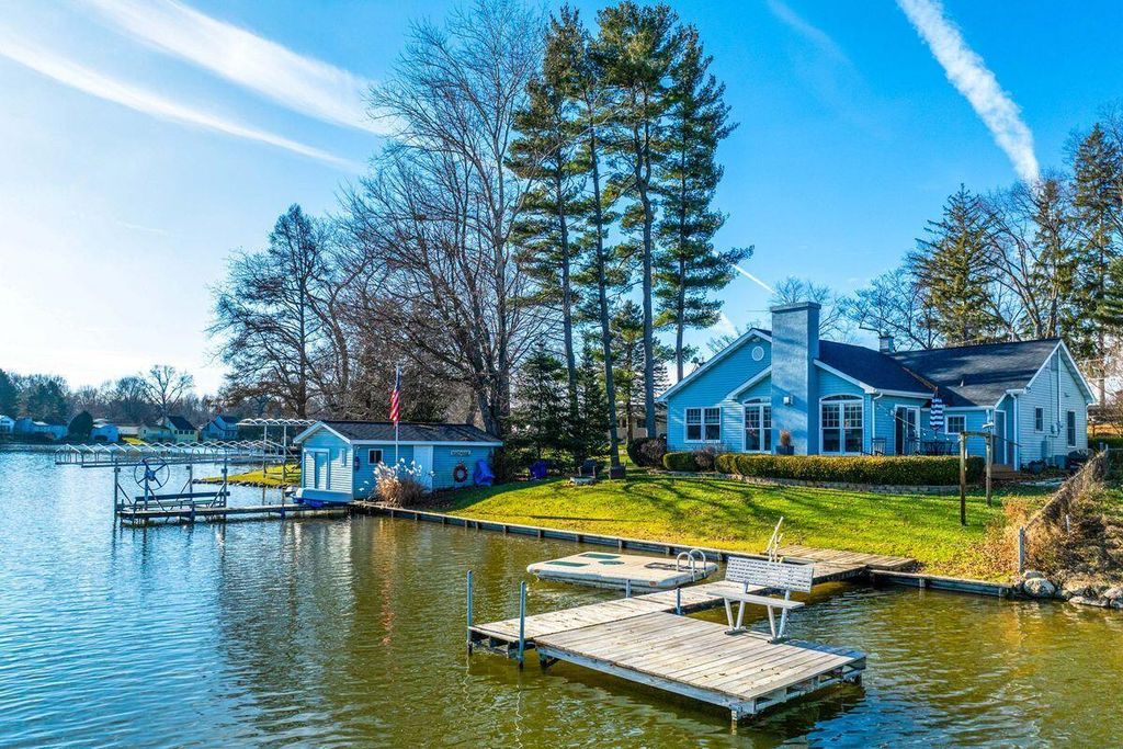 51479 Summit Street, Paw Paw township