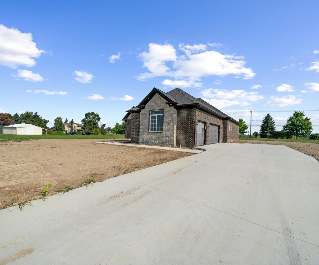 8561 Cobblestone Drive, Berlin charter township