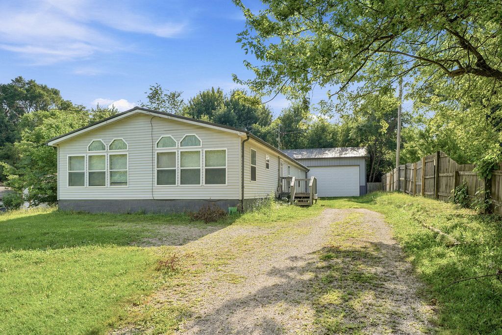 582 Leenhouts Street, Comstock charter township