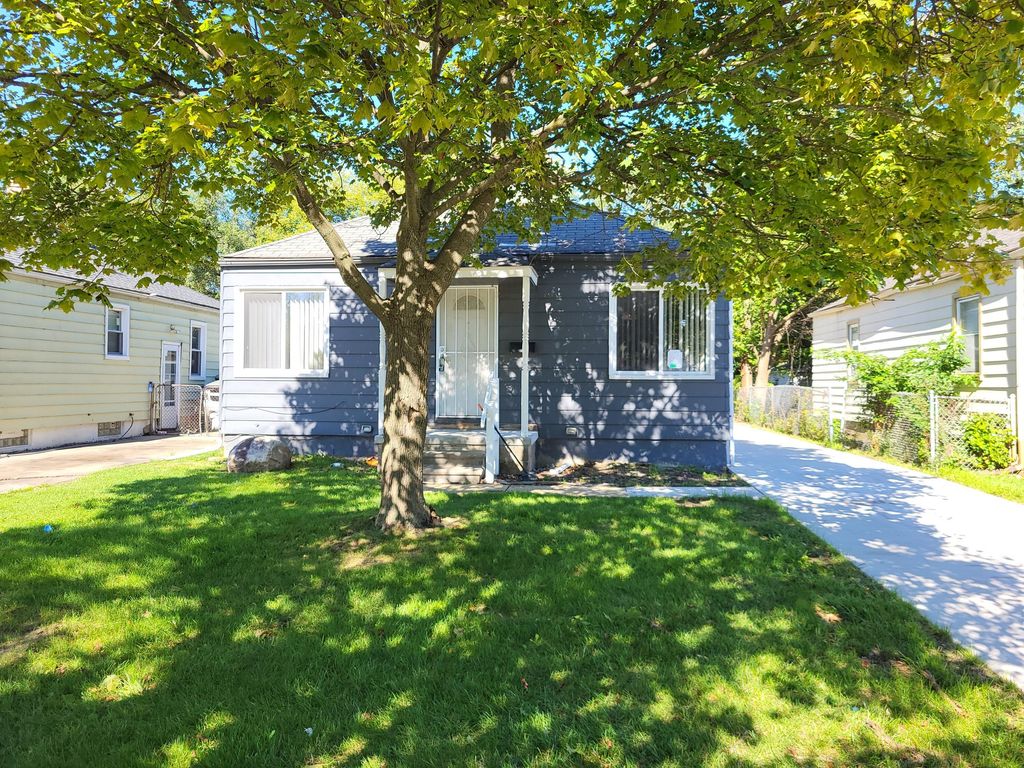 19453 Roscommon Street, Harper Woods