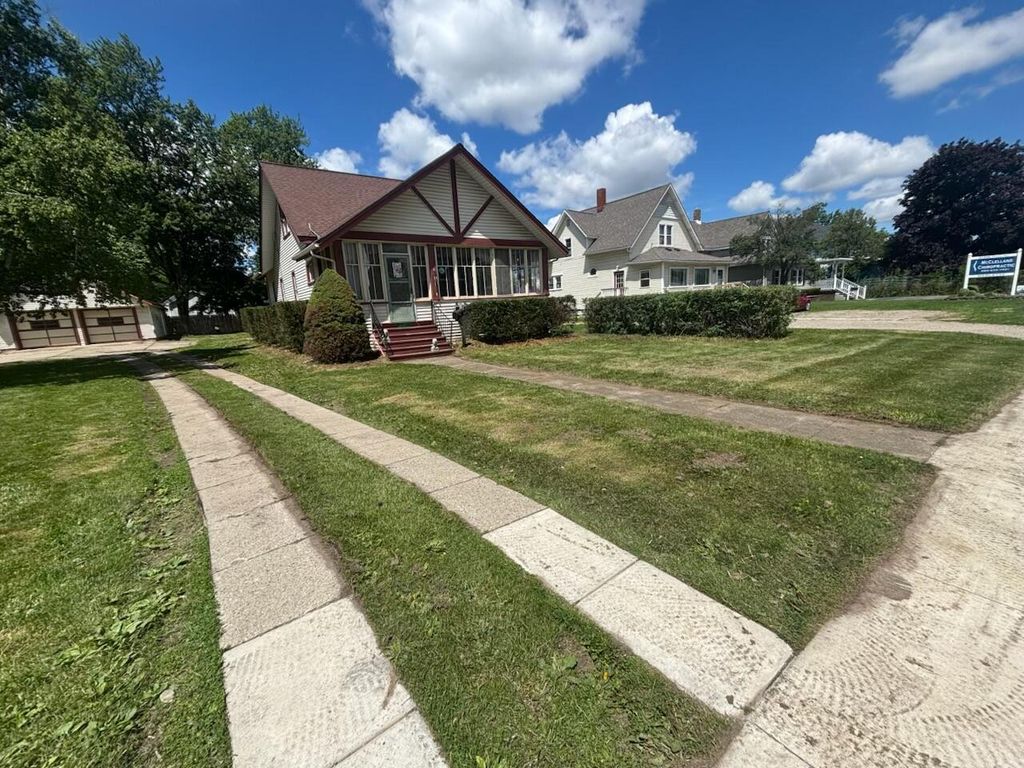 3194 Main Street, Marlette city