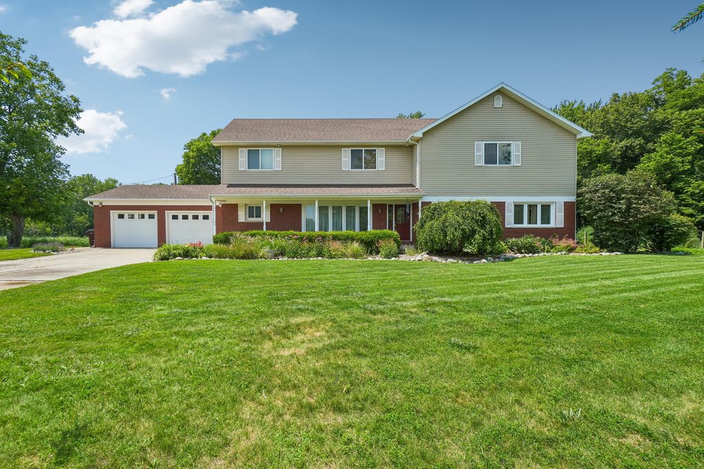 1092 Rose Road, Summerfield township