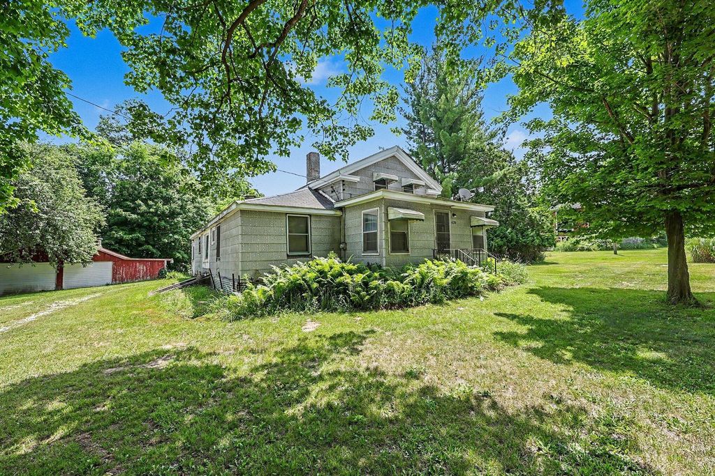 5901 Sharon Hollow Road, Sharon township