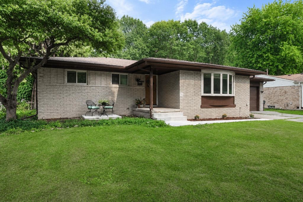 53284 Wolf Drive, Shelby charter township