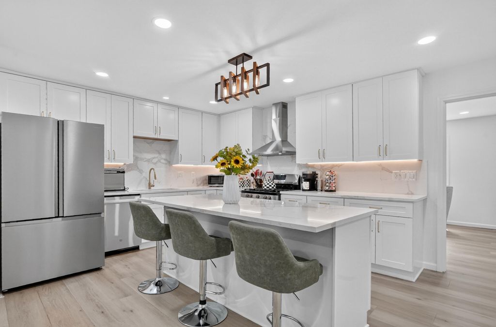 53284 Wolf Drive, Utica