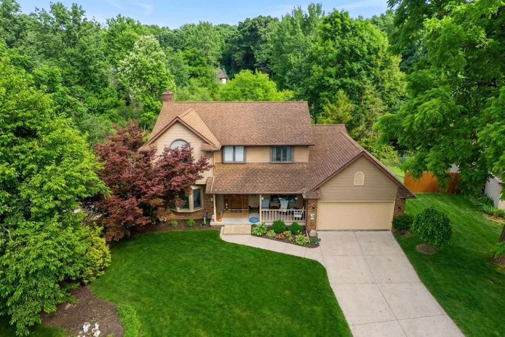 5893 Mary King Drive, Summit township