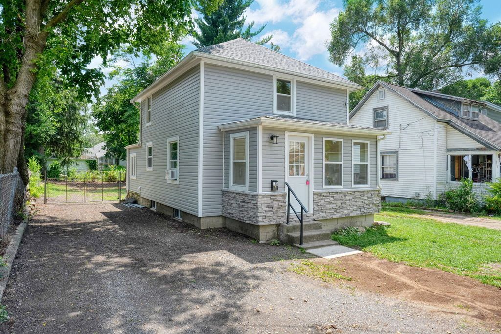 153 Hollis Street, Summit township