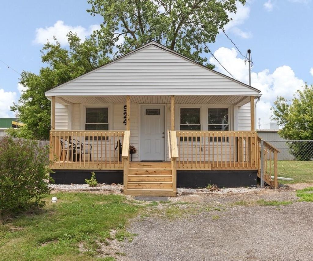 924 Oak Street, Adrian city