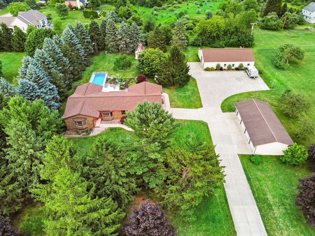 7373 Dell Road, Lodi township