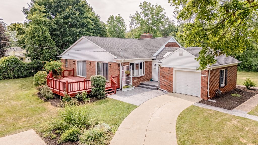 9772 Grosse Ile Parkway, Grosse Ile township