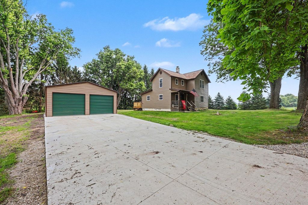17300 Fahrner Road, Sylvan township