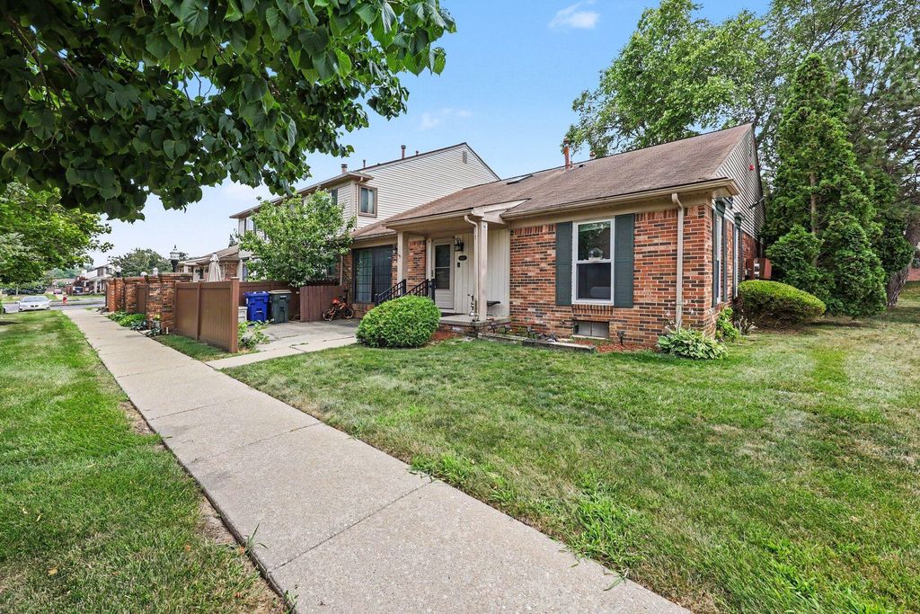 41325 Southwind Drive, Canton