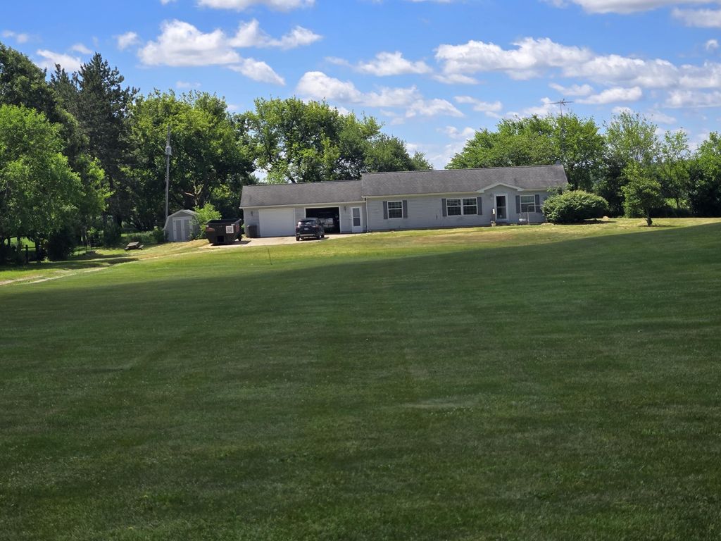 17721 Lewis Road, Woodstock township
