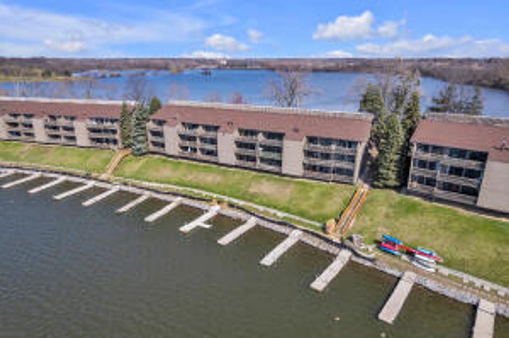 820 Cliffs Drive Unit: 306, Ypsilanti