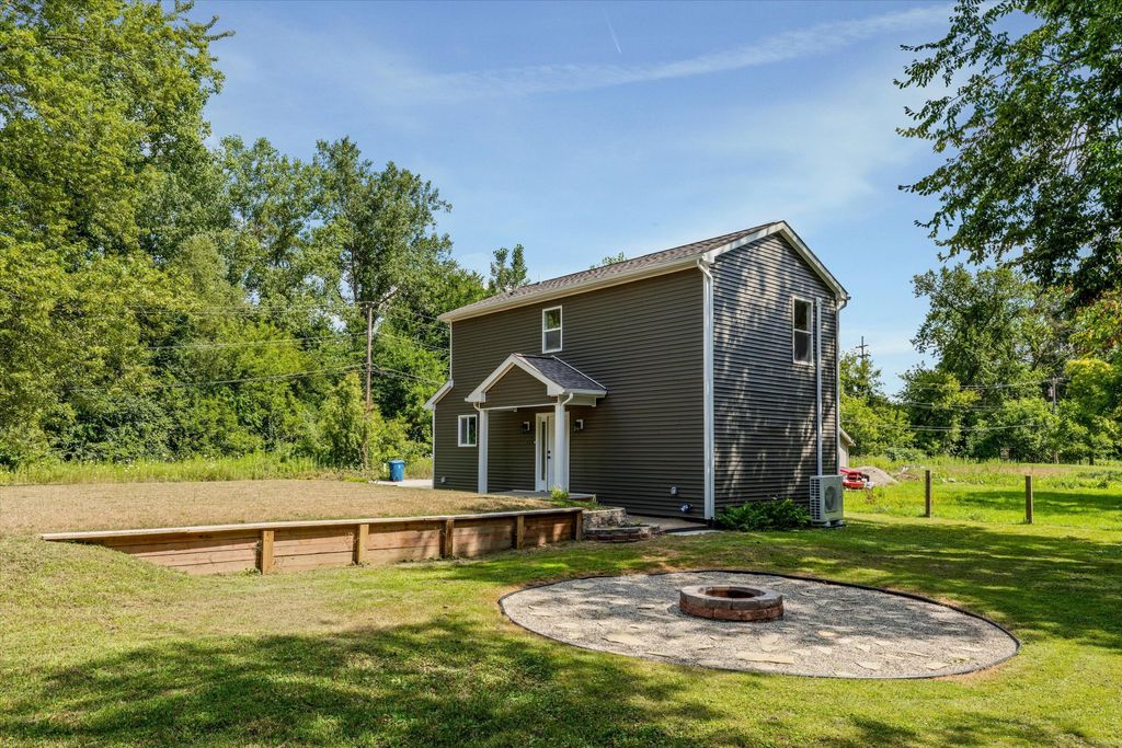 9755 Portage Trail, White Lake charter township