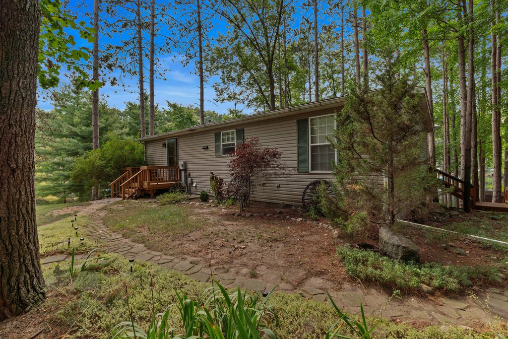 8242 Spruce Drive, Camden township