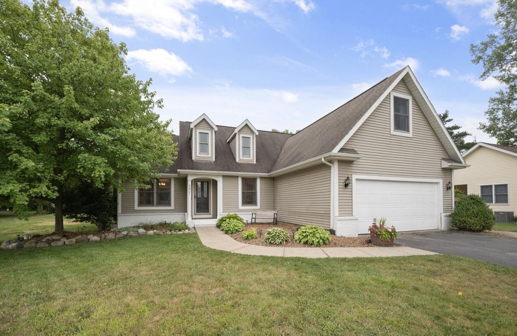 6401 Woodbrook Court, Fenton charter township