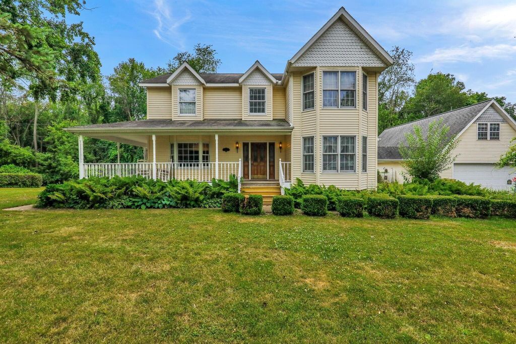 4961 Beechwood Drive, Hope township