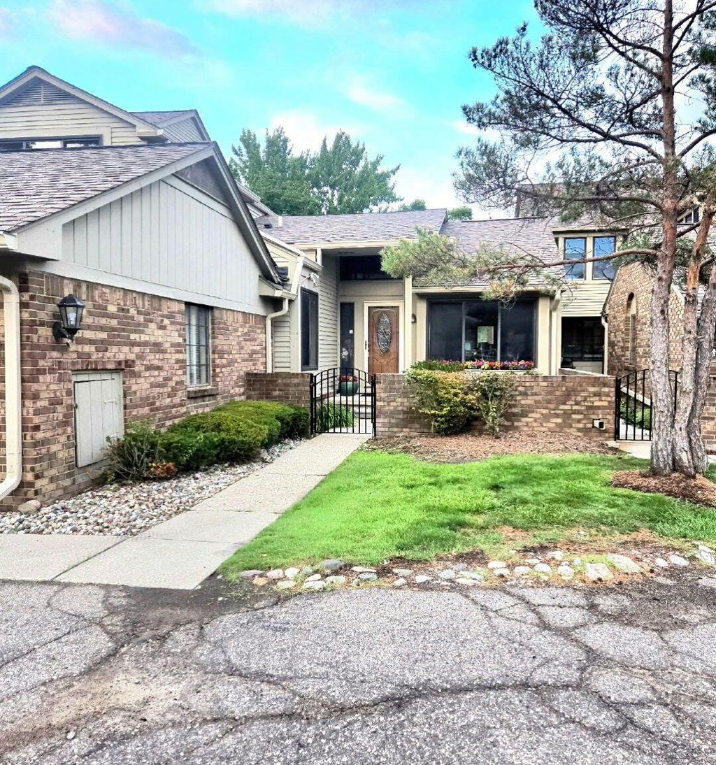7229 Creeks Bend Drive, West Bloomfield charter township