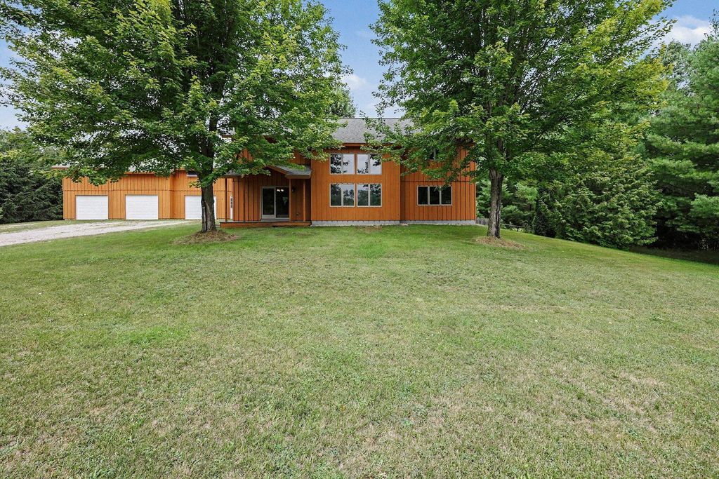 3005 Penneywood Drive, Leoni township