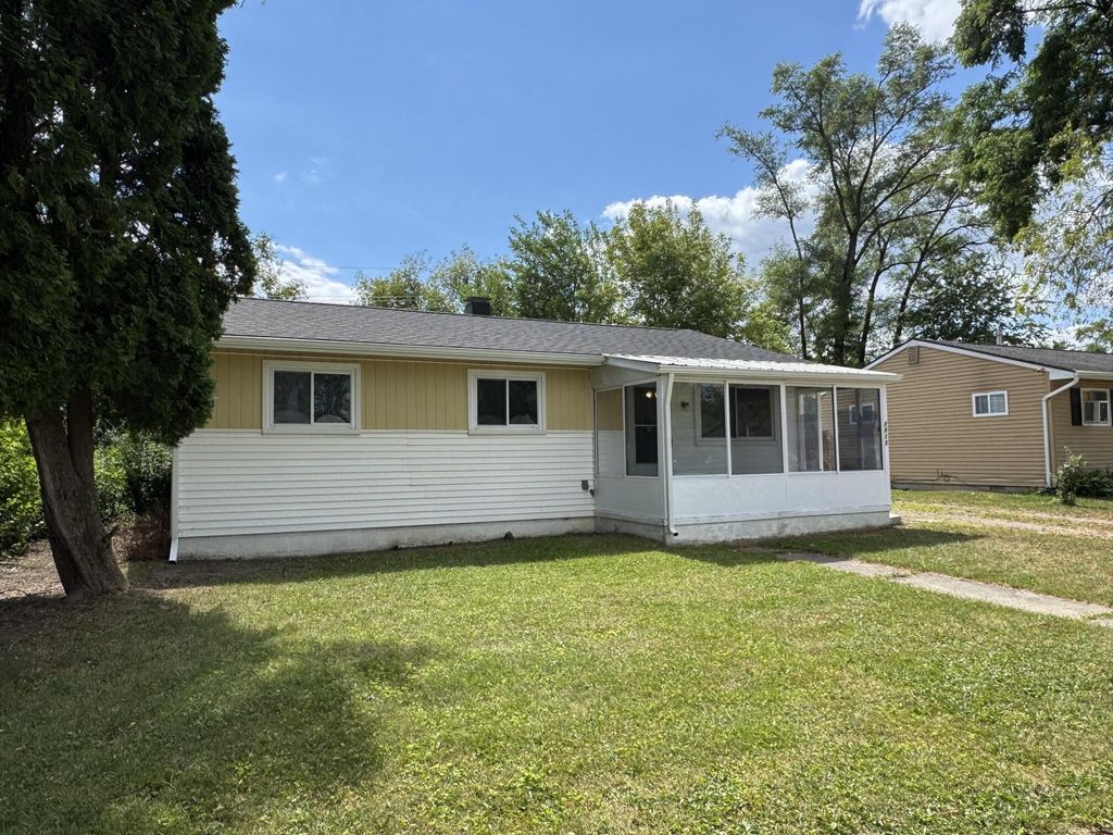 1613 Harvest Lane, Superior charter township