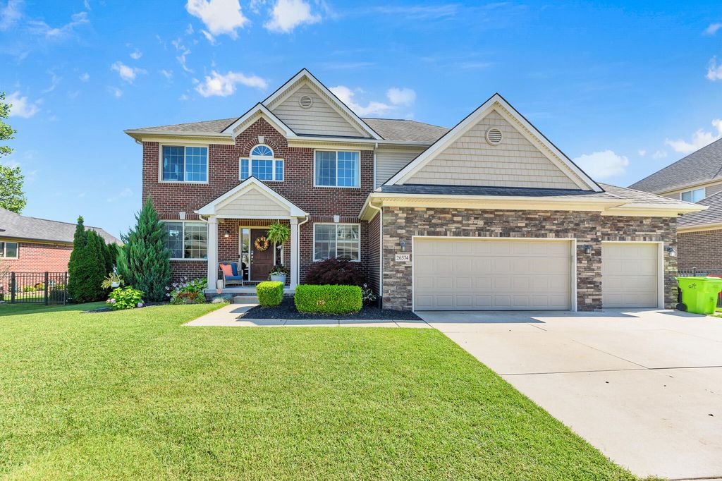 26574 Bronx Drive, Chesterfield township