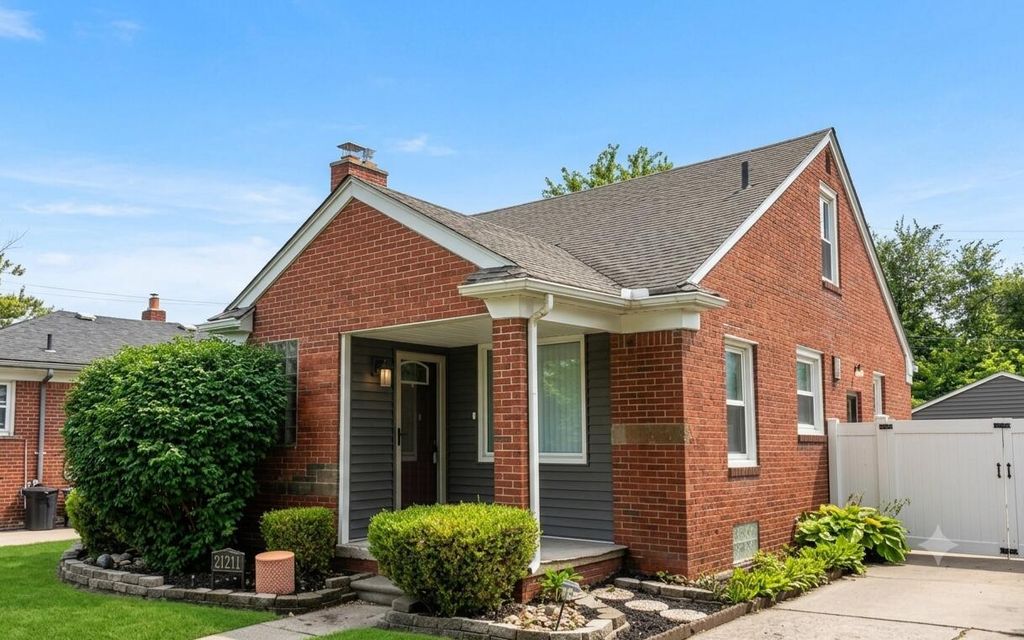 21211 Newcastle Road, Harper Woods city