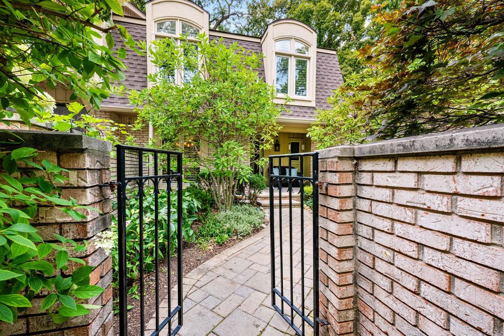 1189 Glenpointe Court, Bloomfield Hills