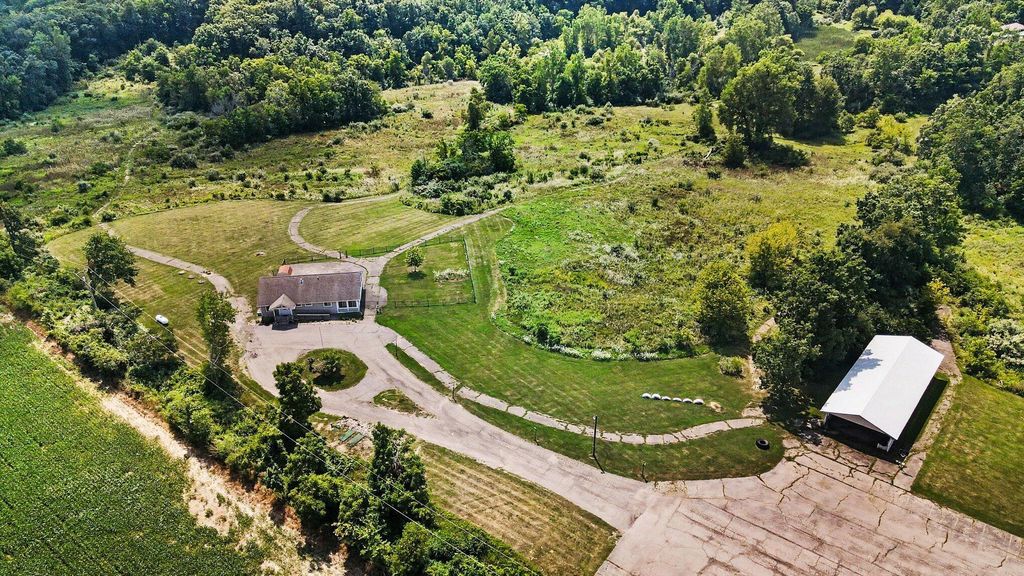 8753 Pleasant Lake Road, Freedom township