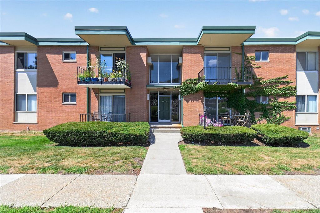 1942 Axtell Drive Unit: 3, Troy
