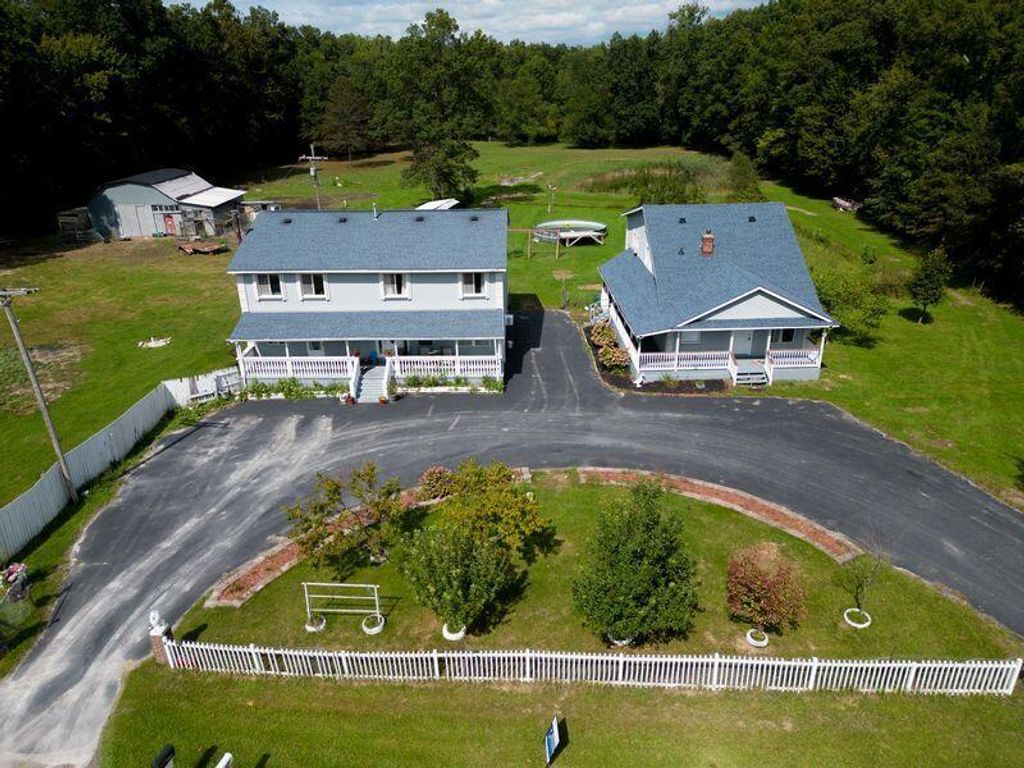 8410 W Newburg Road, Carleton
