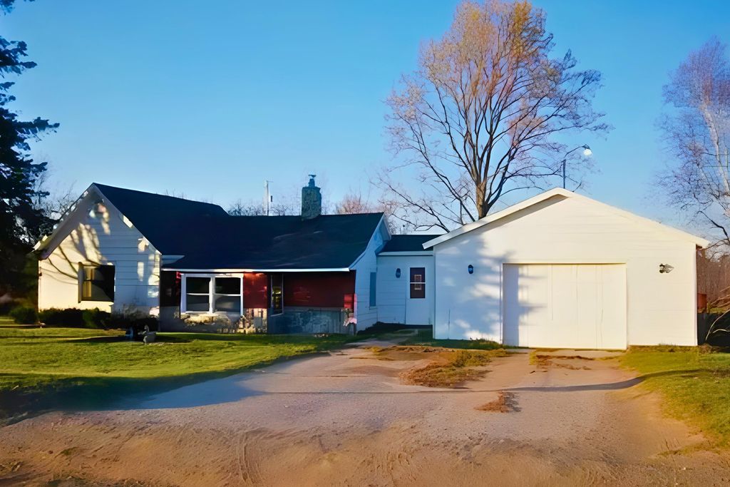 1201 W Moore Road, Ashland township