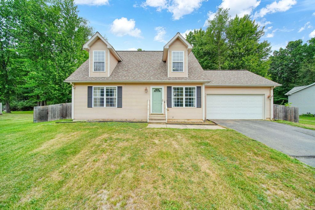 7966 Village Green Lane, Spring Arbor township