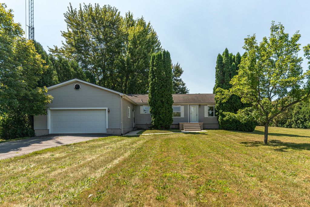 8002 Willow Road, Augusta charter township