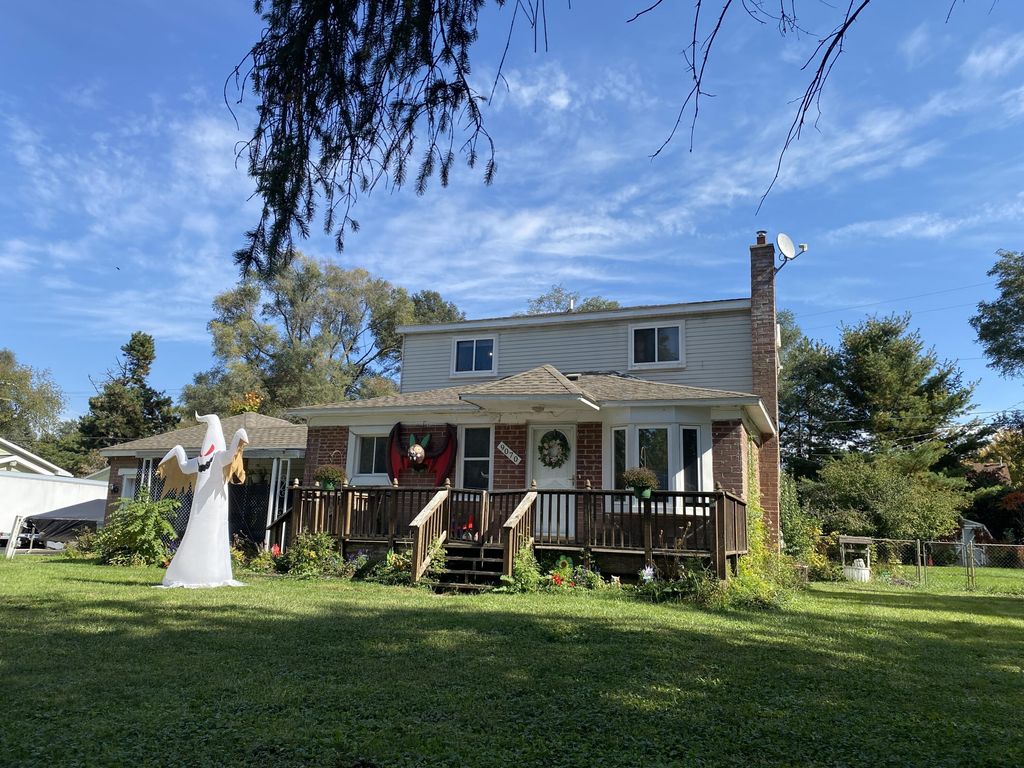 9070 Walnut Drive, Whitmore Lake